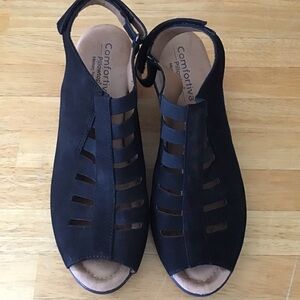 Comfortiva Pillow Top Memory Foam Women's Black Sandals - 7.5